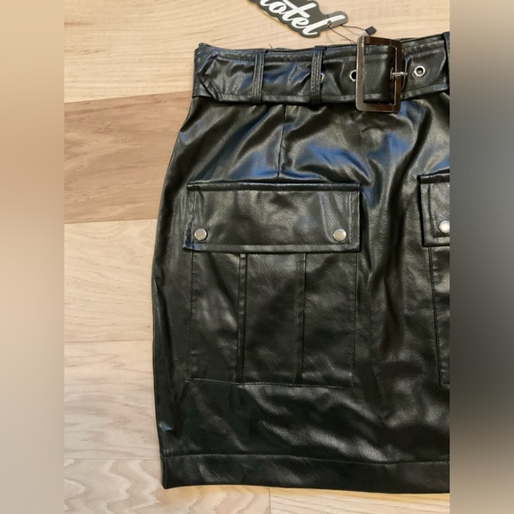 NWT Never Worm Motel Rocks Leather high waist mini skirt w/ leather belt size M - Picture 4 of 7